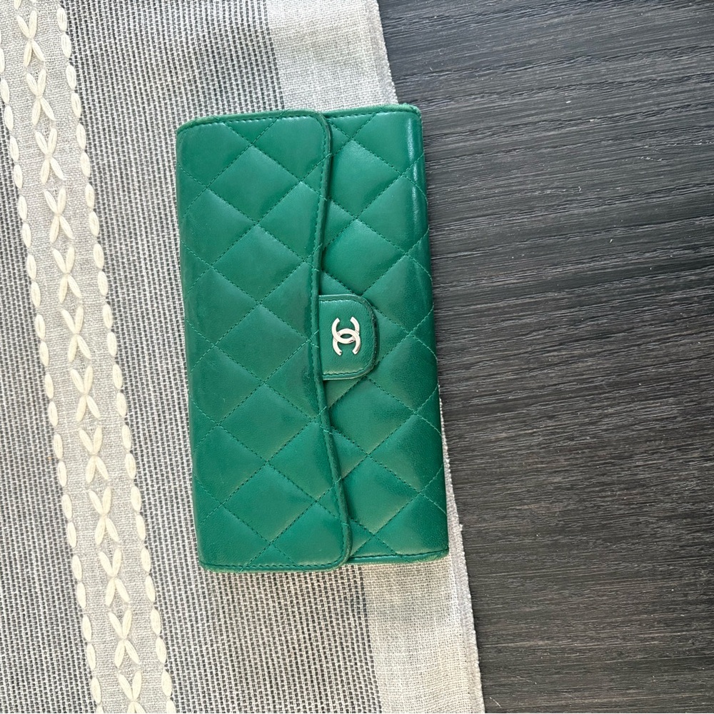 CHANEL Emerald Quilted Wallet